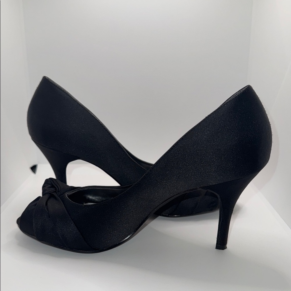 Monet Peep Toe Black Satin Pumps Heel w Knot Detail Women’s 8 - Picture 7 of 12
